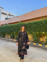 Rose by De Belles – Pakistani Women's Clothing